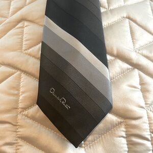 Oscar De La Renta tie